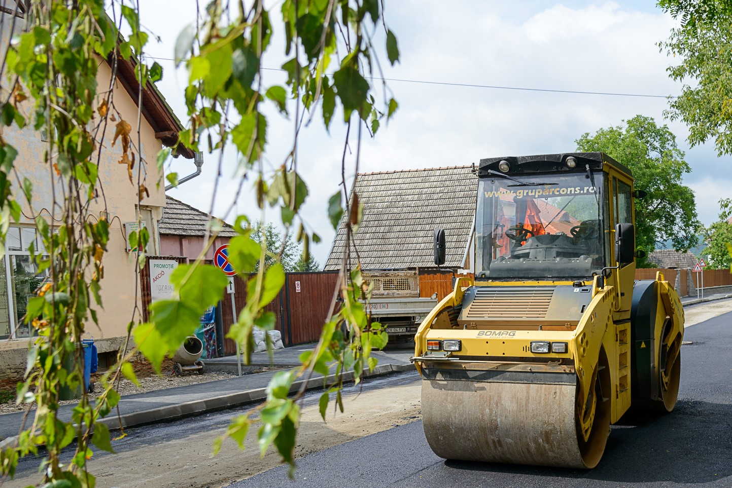 A város több részén folytatódnak az útfelújítási munkálatok