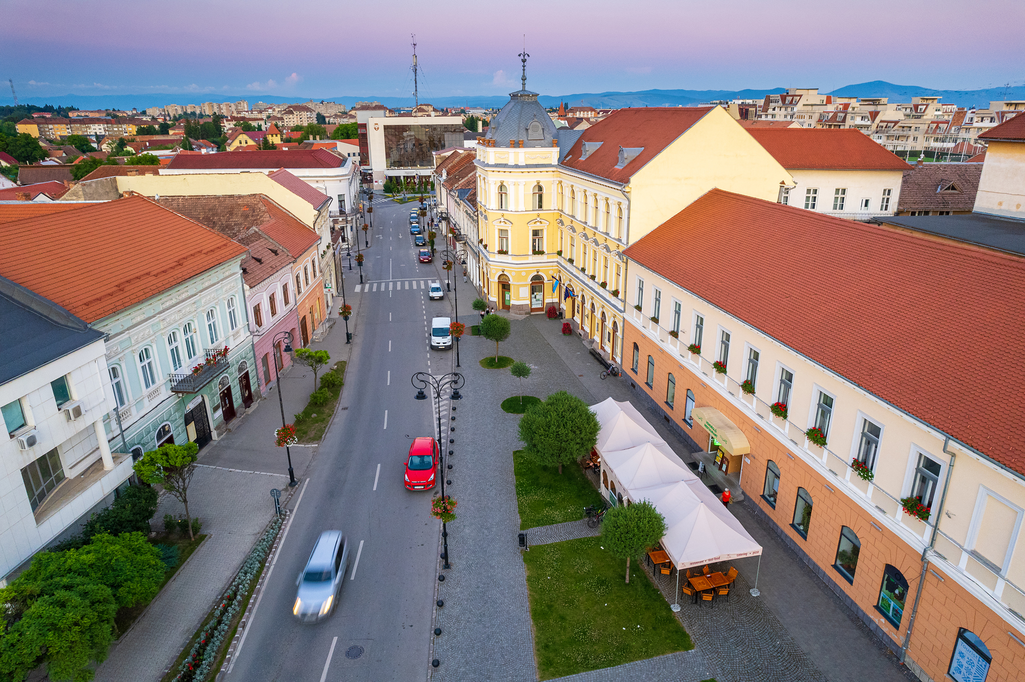 Jövő évtől új parkolási szabályok lépnek érvénybe Sepsiszentgyörgy központjában 