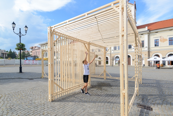 Hűsítő párakapu Sepsiszentgyörgy Főterén