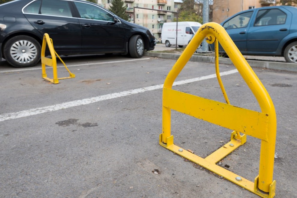 Lehet még jelentkezni lakónegyedi parkolóhelyekre bérlésére