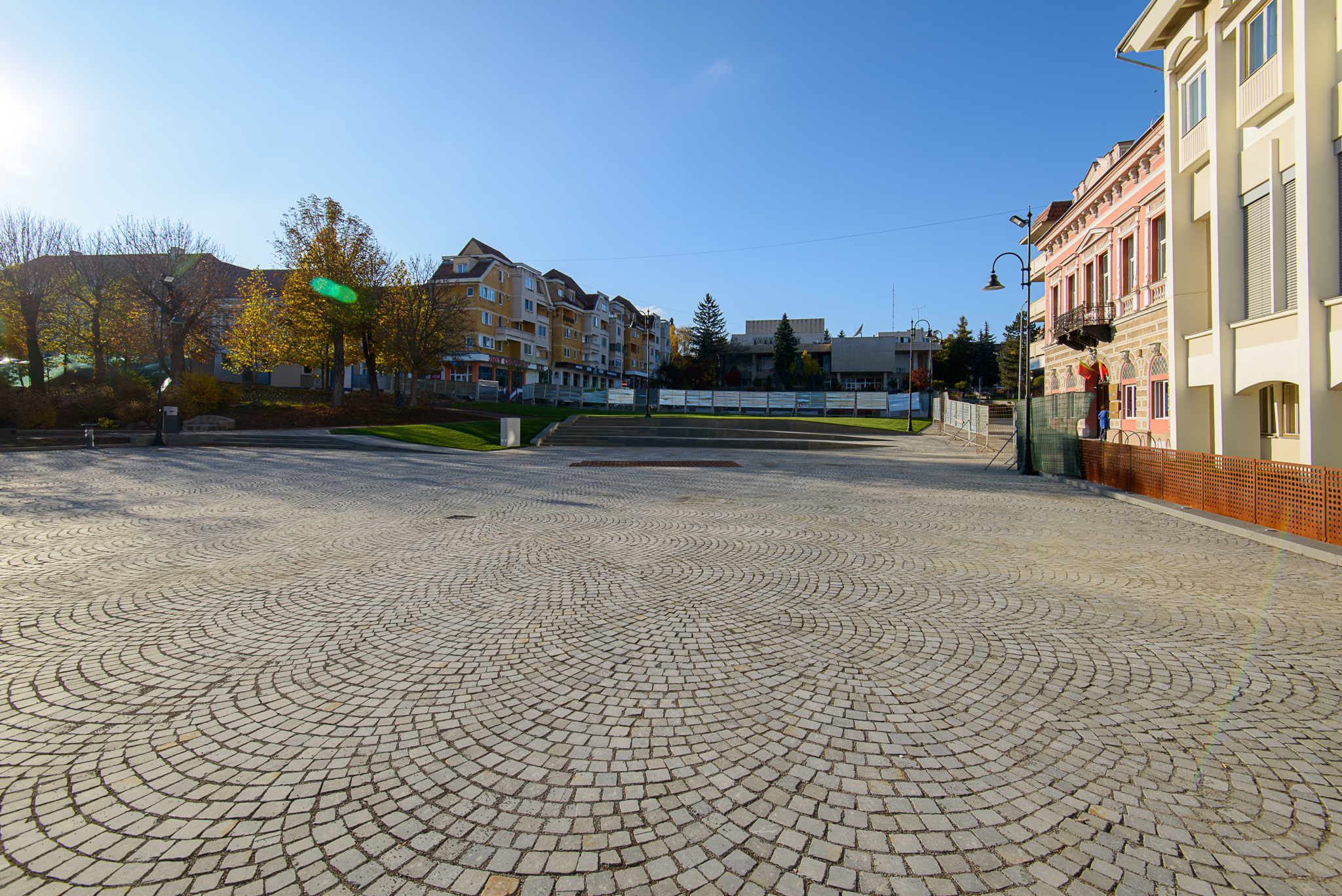 Végéhez közelednek a Főtér felújítási munkálatai