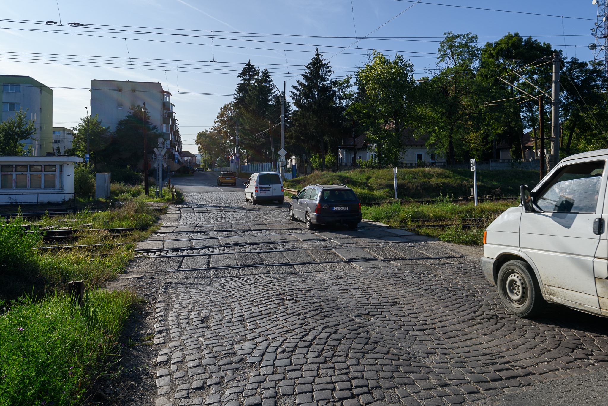 Felújítási munkálatok miatt május 24-e és június 26-a között lezárják a vasúti átjárót Sepsiszentgyörgyön